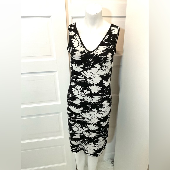 EMPROVED FLORAL DRESS - Picture 4 of 9